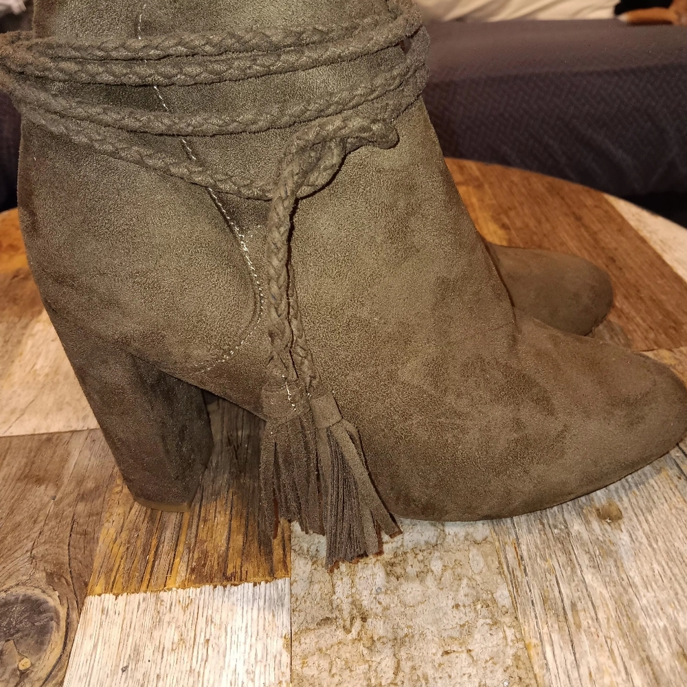 Bamboo Taupe Booties size 9